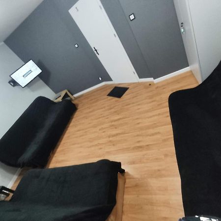 3030 Jana Spychalskiego 32 - Tanie Pokoje W Apartamencie - Samodzielne Zameldowanie - Self Check In Познань Екстер'єр фото
