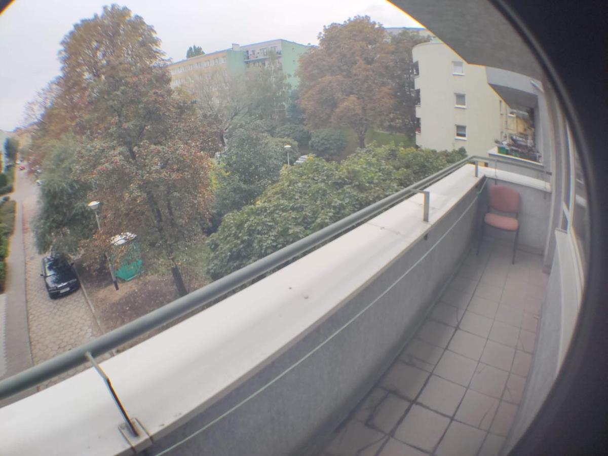 3030 Jana Spychalskiego 32 - Tanie Pokoje W Apartamencie - Samodzielne Zameldowanie - Self Check In Познань Екстер'єр фото
