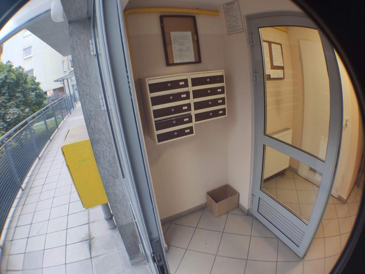 3030 Jana Spychalskiego 32 - Tanie Pokoje W Apartamencie - Samodzielne Zameldowanie - Self Check In Познань Екстер'єр фото
