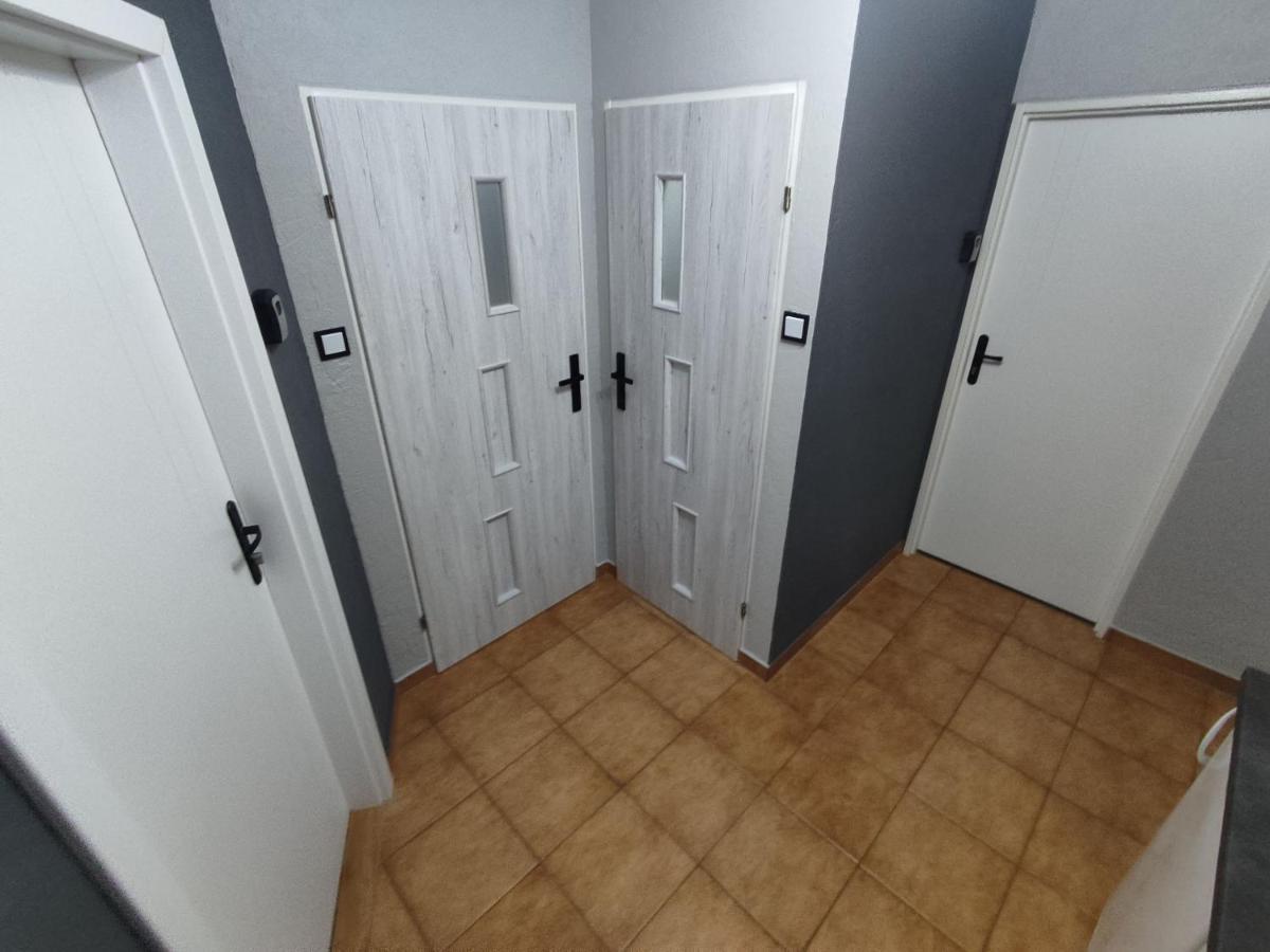 3030 Jana Spychalskiego 32 - Tanie Pokoje W Apartamencie - Samodzielne Zameldowanie - Self Check In Познань Екстер'єр фото