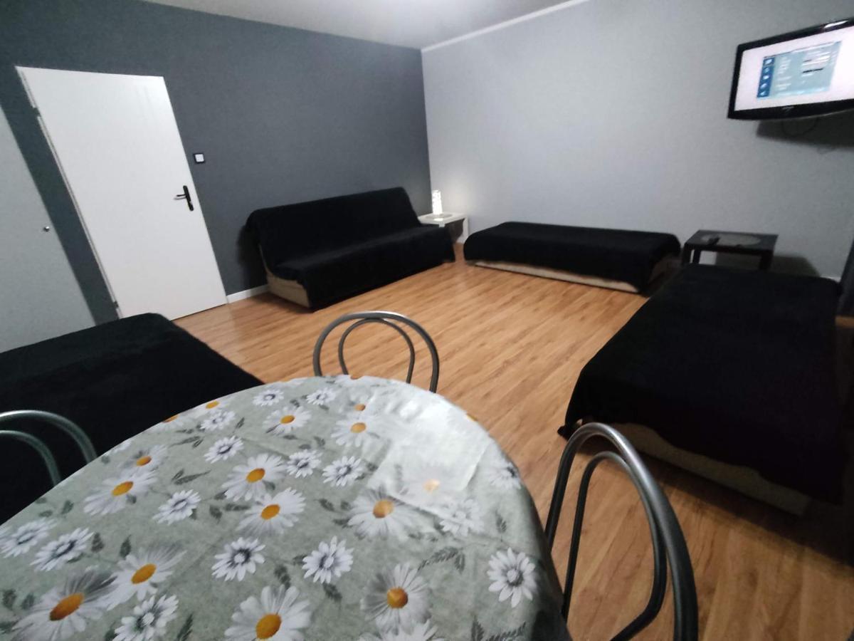 3030 Jana Spychalskiego 32 - Tanie Pokoje W Apartamencie - Samodzielne Zameldowanie - Self Check In Познань Екстер'єр фото