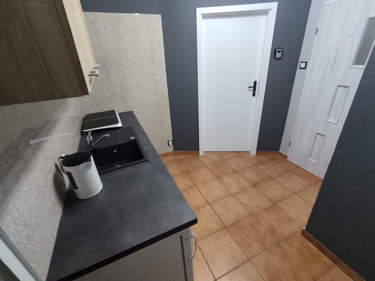 3030 Jana Spychalskiego 32 - Tanie Pokoje W Apartamencie - Samodzielne Zameldowanie - Self Check In Познань Екстер'єр фото