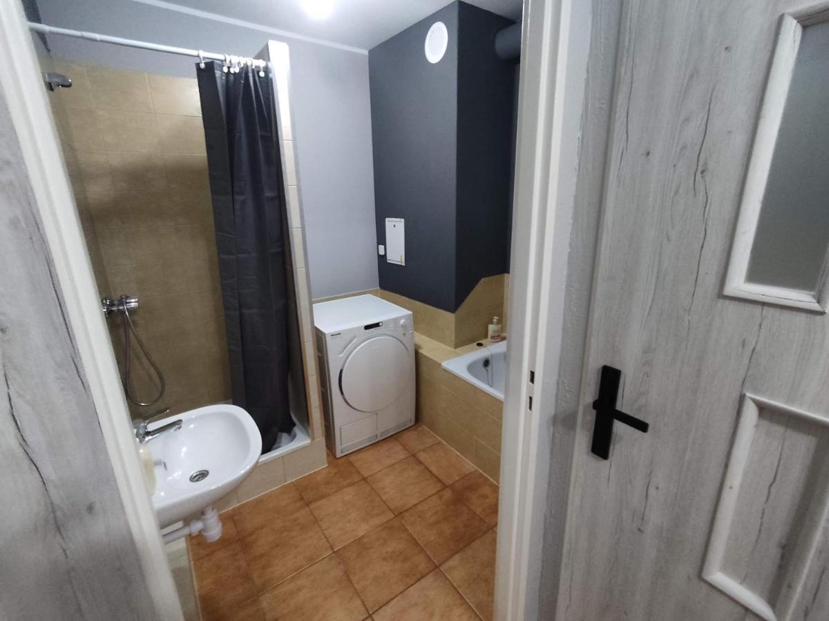 3030 Jana Spychalskiego 32 - Tanie Pokoje W Apartamencie - Samodzielne Zameldowanie - Self Check In Познань Екстер'єр фото