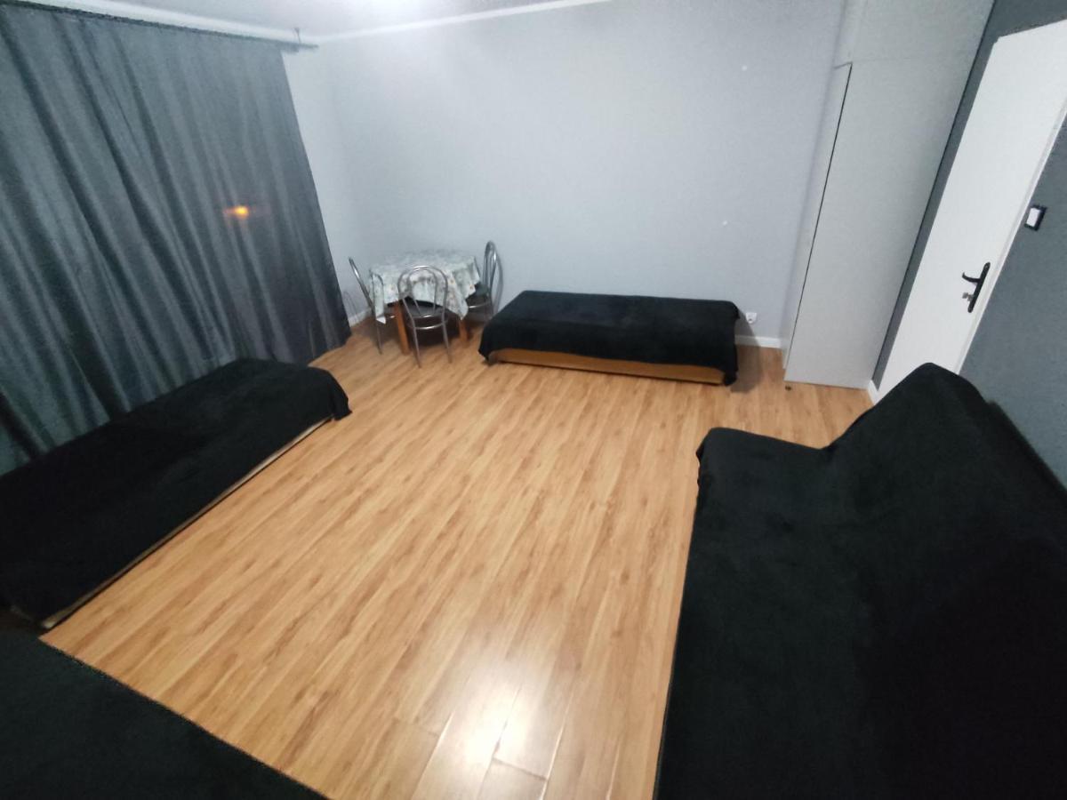 3030 Jana Spychalskiego 32 - Tanie Pokoje W Apartamencie - Samodzielne Zameldowanie - Self Check In Познань Екстер'єр фото