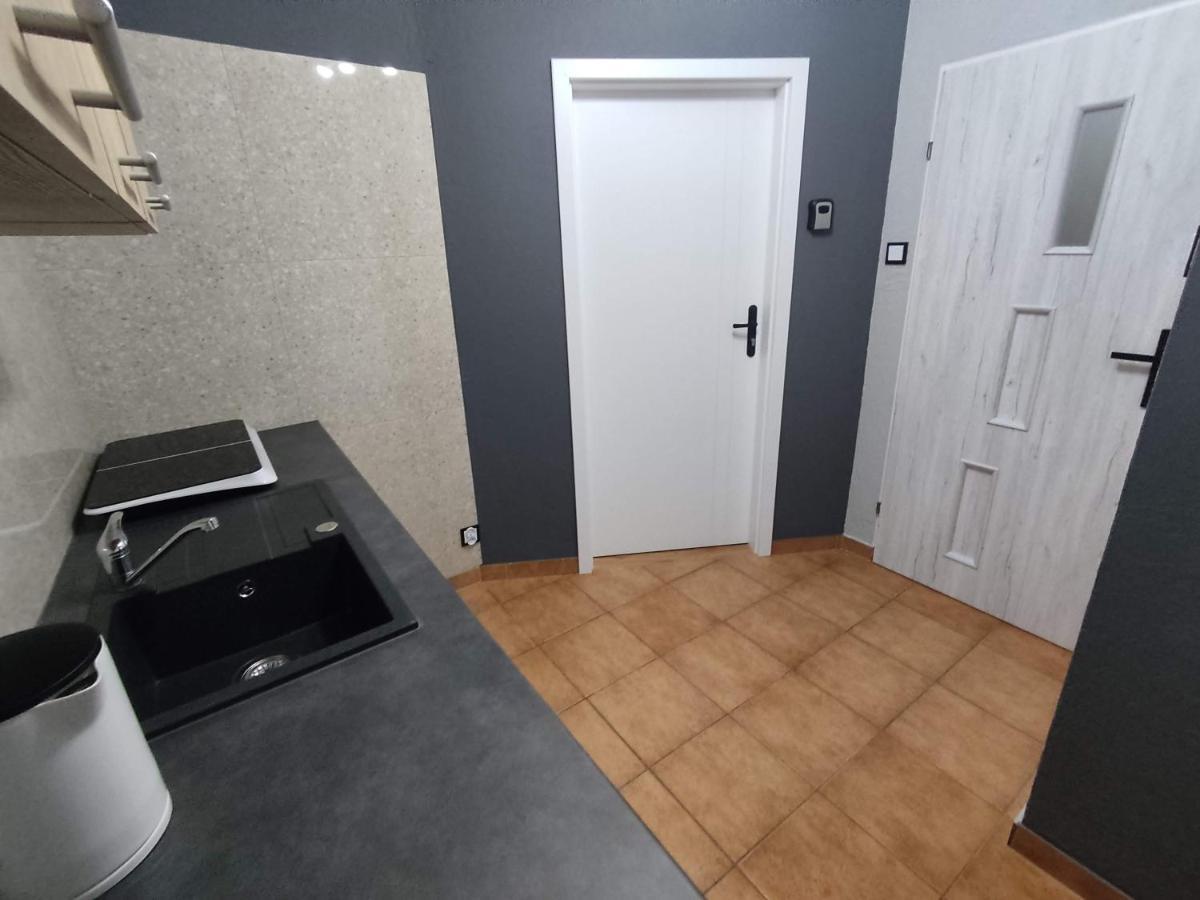 3030 Jana Spychalskiego 32 - Tanie Pokoje W Apartamencie - Samodzielne Zameldowanie - Self Check In Познань Екстер'єр фото