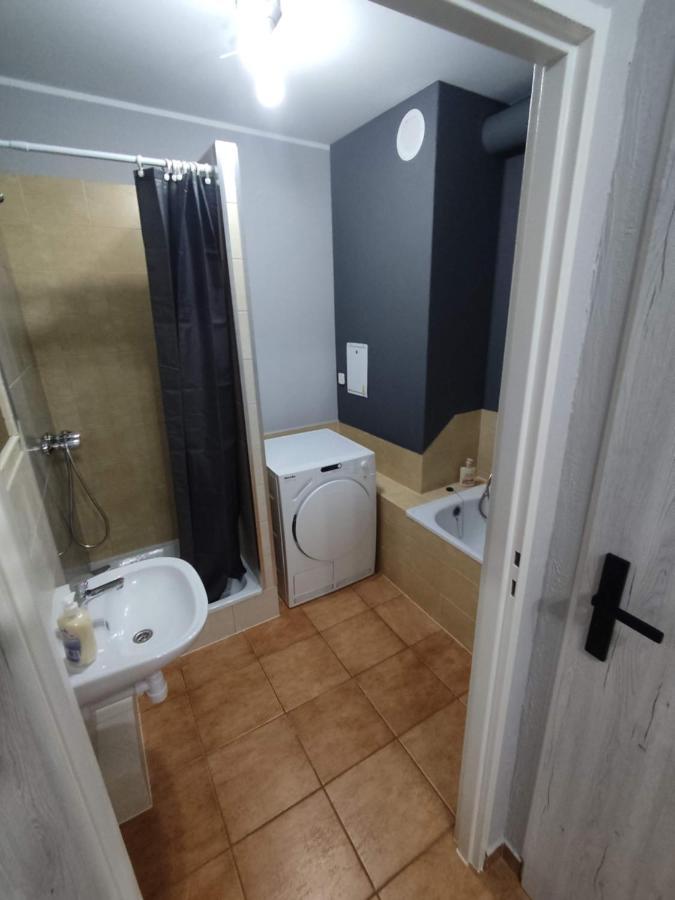 3030 Jana Spychalskiego 32 - Tanie Pokoje W Apartamencie - Samodzielne Zameldowanie - Self Check In Познань Екстер'єр фото
