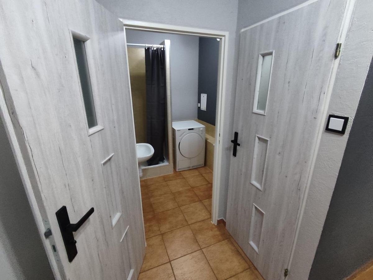 3030 Jana Spychalskiego 32 - Tanie Pokoje W Apartamencie - Samodzielne Zameldowanie - Self Check In Познань Екстер'єр фото