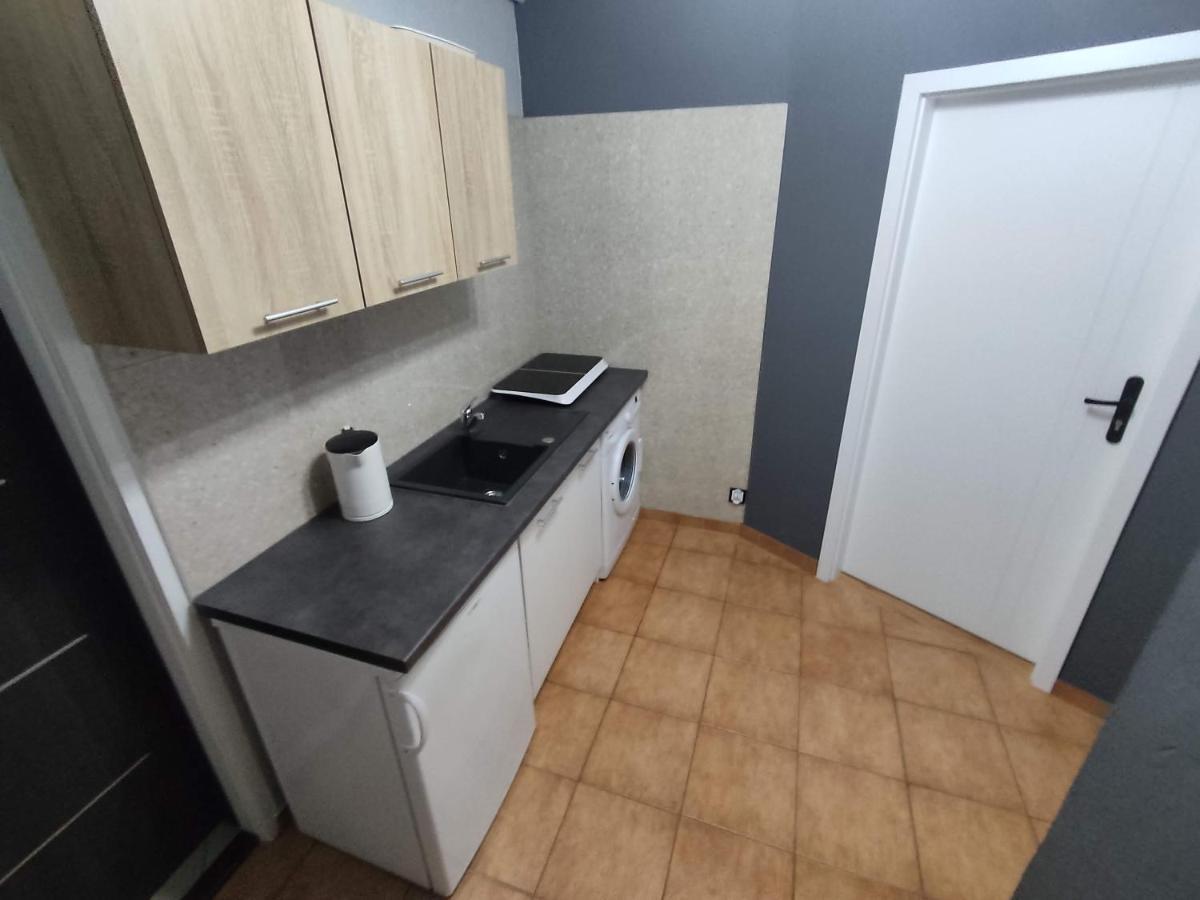 3030 Jana Spychalskiego 32 - Tanie Pokoje W Apartamencie - Samodzielne Zameldowanie - Self Check In Познань Екстер'єр фото